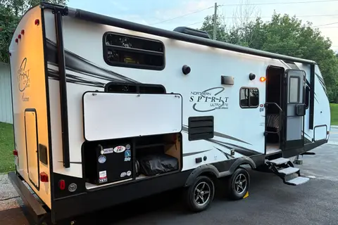Chris's Northern Spirit 24' Bunkhouse with Slide-out