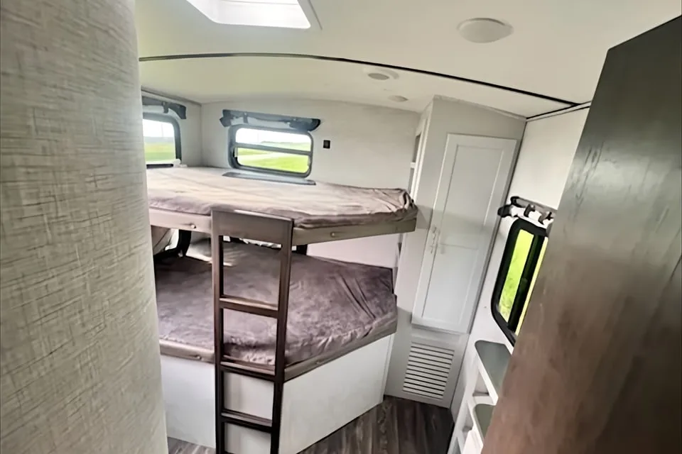 2021 Keystone Bullet 330BHS TT, Sleeps up to 10!