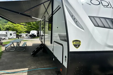 Gardner's Dutchmen Kodiak Travel Trailer