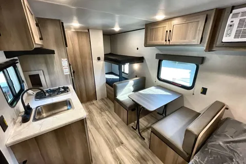 Jeff's Getaways Coleman 17B Travel Trailer