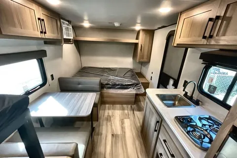 Jeff's Getaways Coleman 17B Travel Trailer