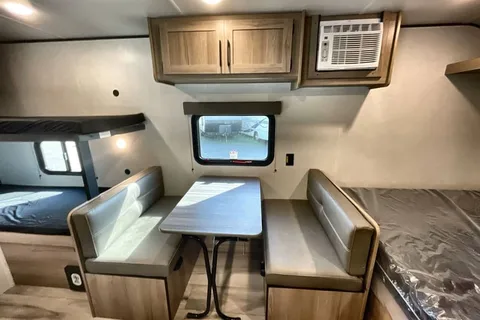 Jeff's Getaways Coleman 17B Travel Trailer