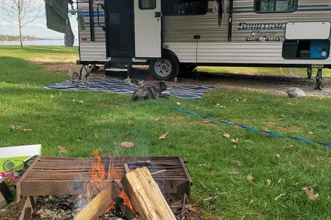 Roulotte familiale 4 pers – Lit queen + 2 enfants – Prête à camper