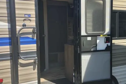 Roulotte familiale 4 pers – Lit queen + 2 enfants – Prête à camper