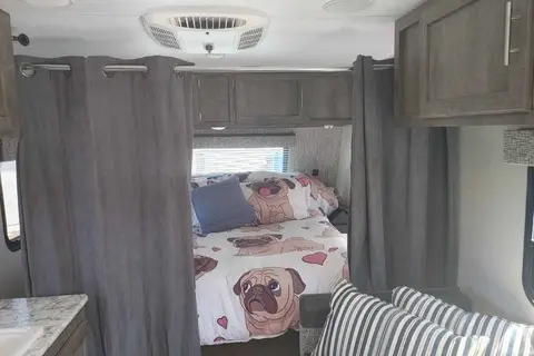 Roulotte familiale 4 pers – Lit queen + 2 enfants – Prête à camper