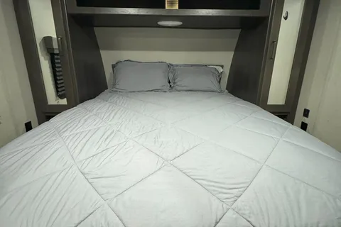Spacious Grand Design Bunkhouse with Master Suite