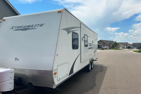 2011 Gulf Stream Stream Lite Sport-FULLY STOCKED!!!