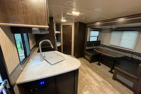 Spacious Clean 27.7' Travel Trailer w/ slide-out