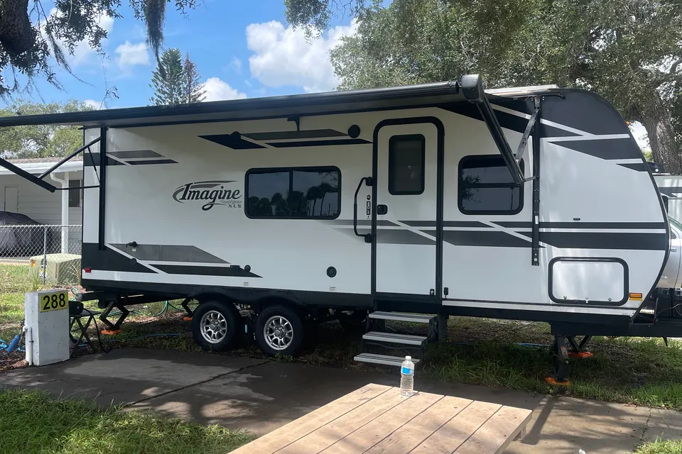 Donald's Grand Design Imagine 22MLE Travel Trailer