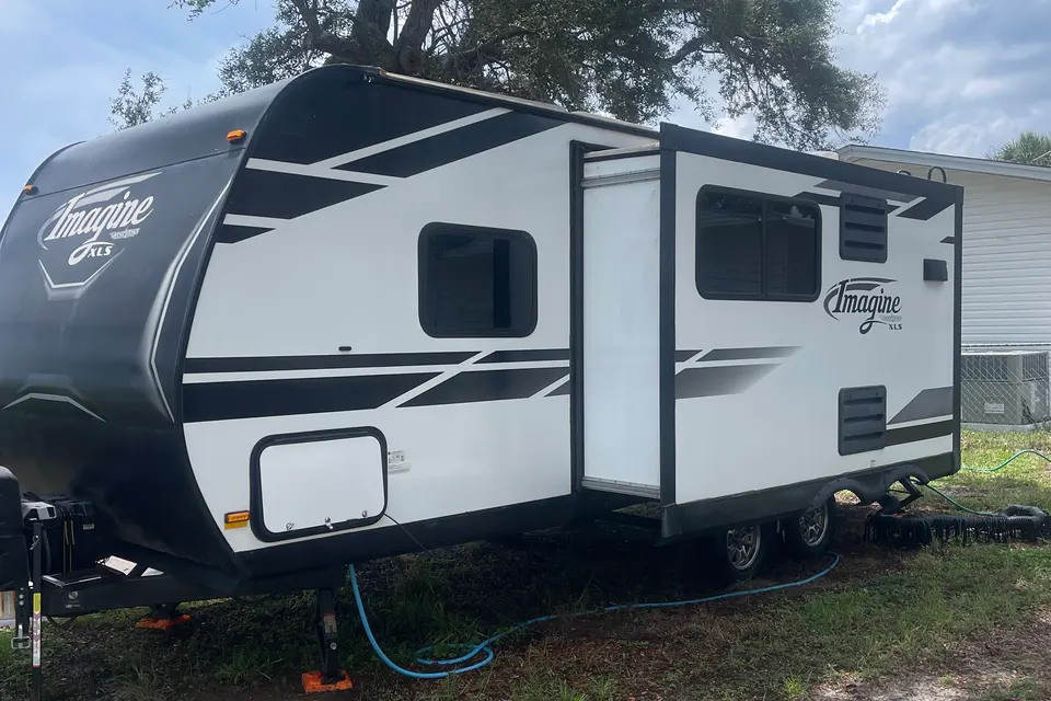 Donald's Grand Design Imagine 22MLE Travel Trailer