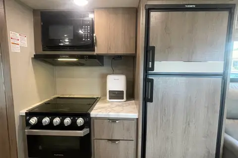 Donald's Grand Design Imagine 22MLE Travel Trailer