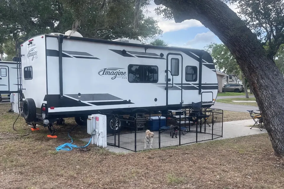 Donald's Grand Design Imagine 22MLE Travel Trailer