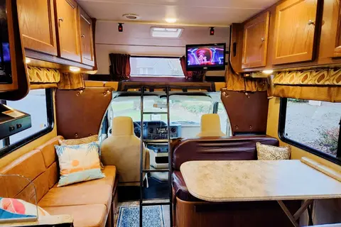 Comfy & Clean Coachmen Leprechaun