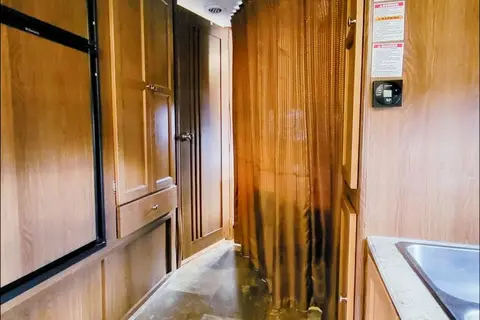 Comfy & Clean Coachmen Leprechaun
