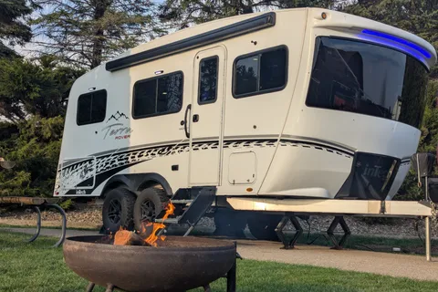 Overland Tonight: Intech Aucta Magnolia Off Grid & On Travel Trailer