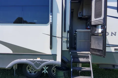 David 's Keystone Montana 3231CK Fifth Wheel