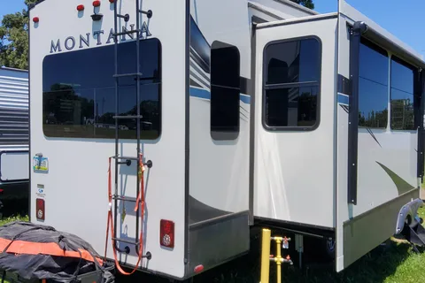 David 's Keystone Montana 3231CK Fifth Wheel
