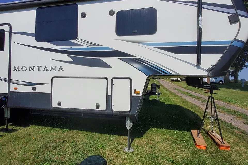 David 's Keystone Montana 3231CK Fifth Wheel