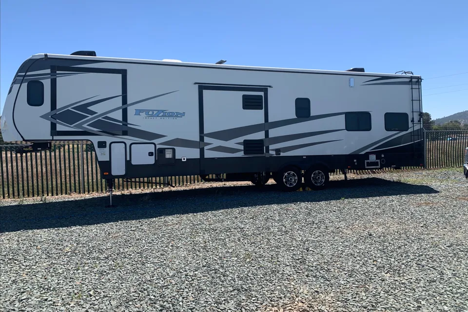 Ramiro's Keystone Impact Fuzion 267 Toy Hauler