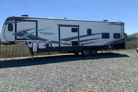 Ramiro's Keystone Impact Fuzion 267 Toy Hauler