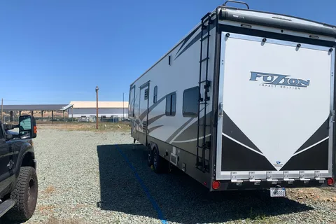 Ramiro's Keystone Impact Fuzion 267 Toy Hauler