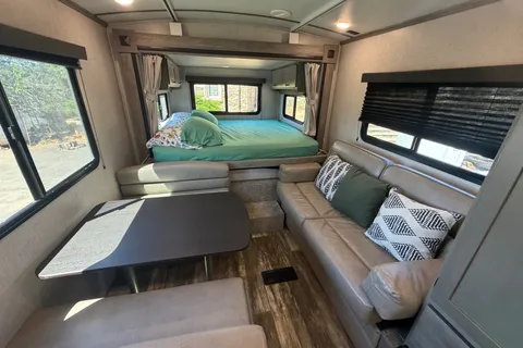 Spacious Clean 23' Outback Trailer w/slideout Bed
