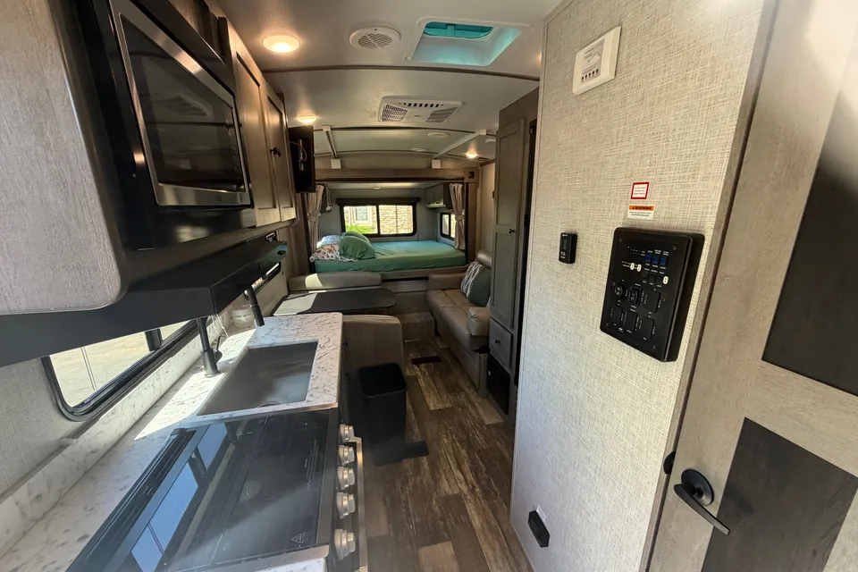 Spacious Clean 23' Outback Trailer w/slideout Bed