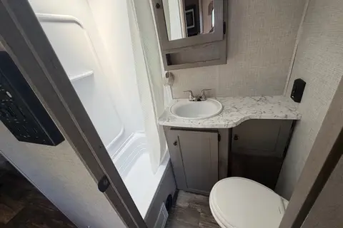 Spacious Clean 23' Outback Trailer w/slideout Bed