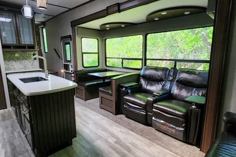 Grand Design Solitude Spacious 2 Bedroom
