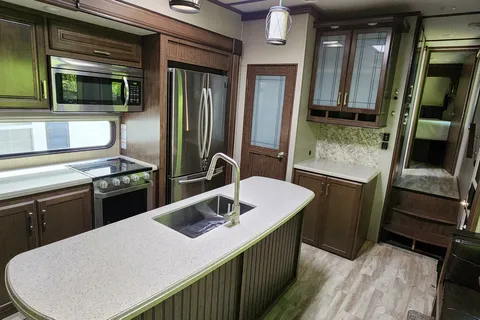 Grand Design Solitude Spacious 2 Bedroom