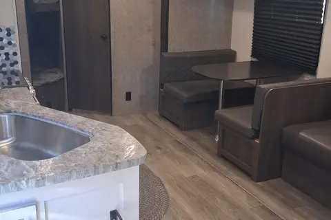 Tony's Highland Ridge RV 26 BHS Travel Trailer
