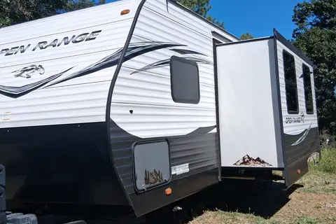Tony's Highland Ridge RV 26 BHS Travel Trailer