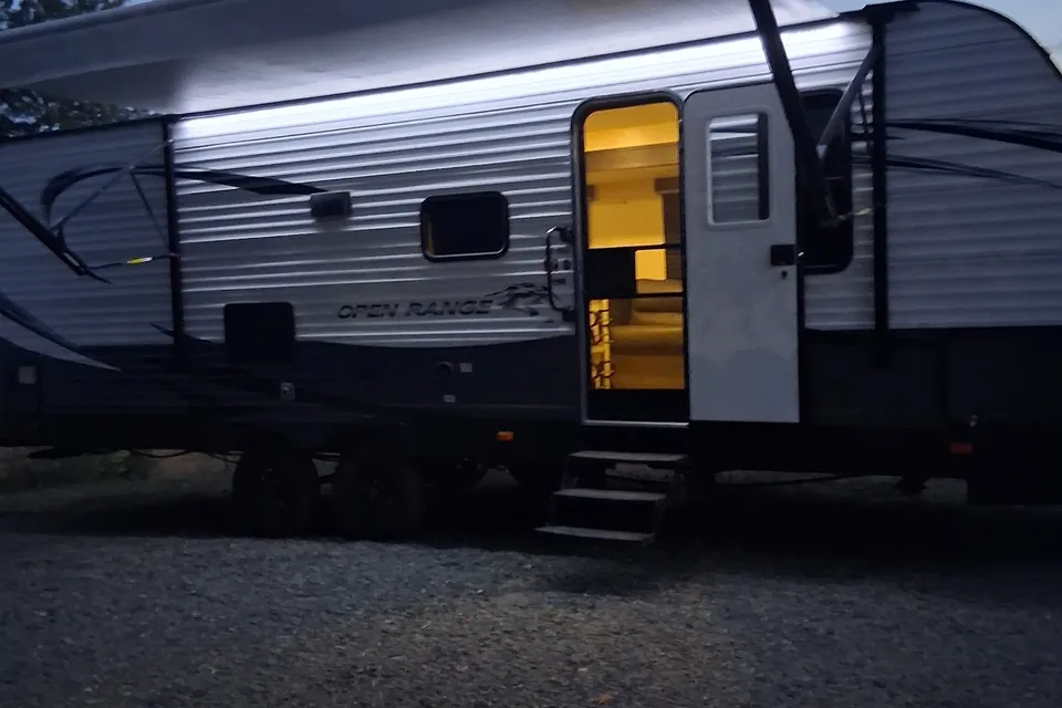 Tony's Highland Ridge RV 26 BHS Travel Trailer