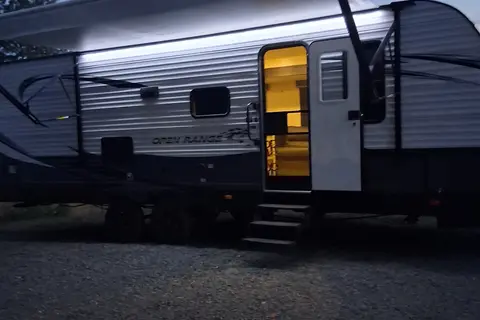 Tony's Highland Ridge RV 26 BHS Travel Trailer