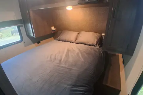Tony's Highland Ridge RV 26 BHS Travel Trailer