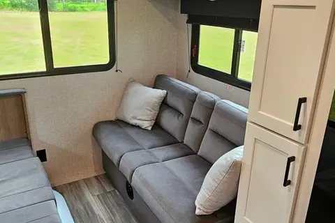 2025 Jayco Jay Flight SLX 210 QB Travel Trailer (Couples or Small Families Trailer)