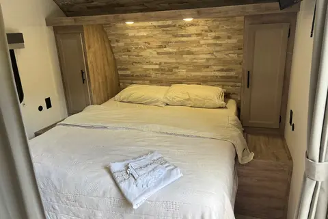Lance's Grand River 25BH Travel Trailer