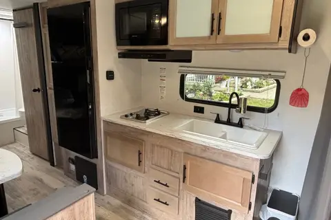Lance's Grand River 25BH Travel Trailer