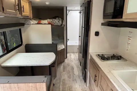 Lance's Grand River 25BH Travel Trailer