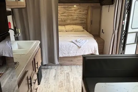 Lance's Grand River 25BH Travel Trailer