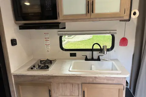 Lance's Grand River 25BH Travel Trailer