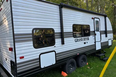 Lance's Grand River 25BH Travel Trailer