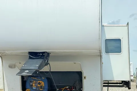 Canyon Cruiser Charlie - Adventure-ready fifth wheel Trailer