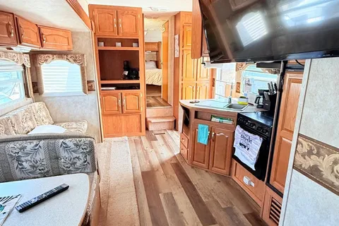Canyon Cruiser Charlie - Adventure-ready fifth wheel Trailer