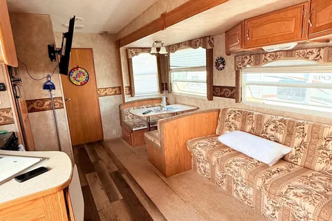 Canyon Cruiser Charlie - Adventure-ready fifth wheel Trailer