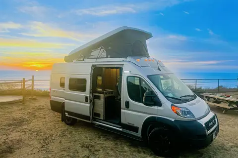 Beyond Glamping - Starlink Included - The Silver Spoon