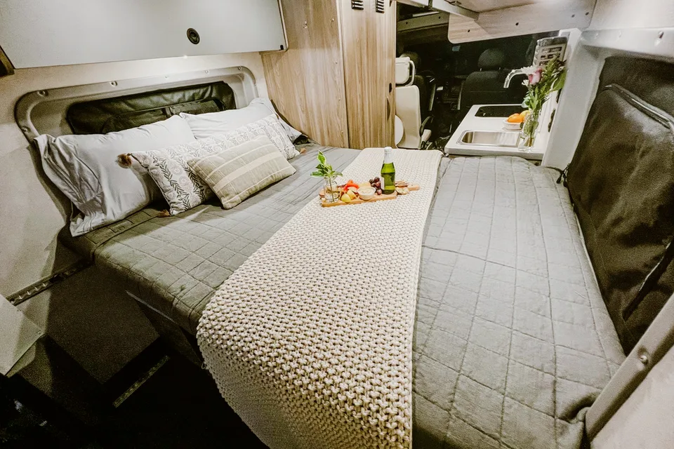 Beyond Glamping - Starlink Included - The Silver Spoon