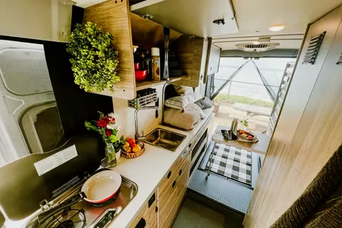 Beyond Glamping - Starlink Included - The Silver Spoon