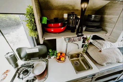 Beyond Glamping - Starlink Included - The Silver Spoon