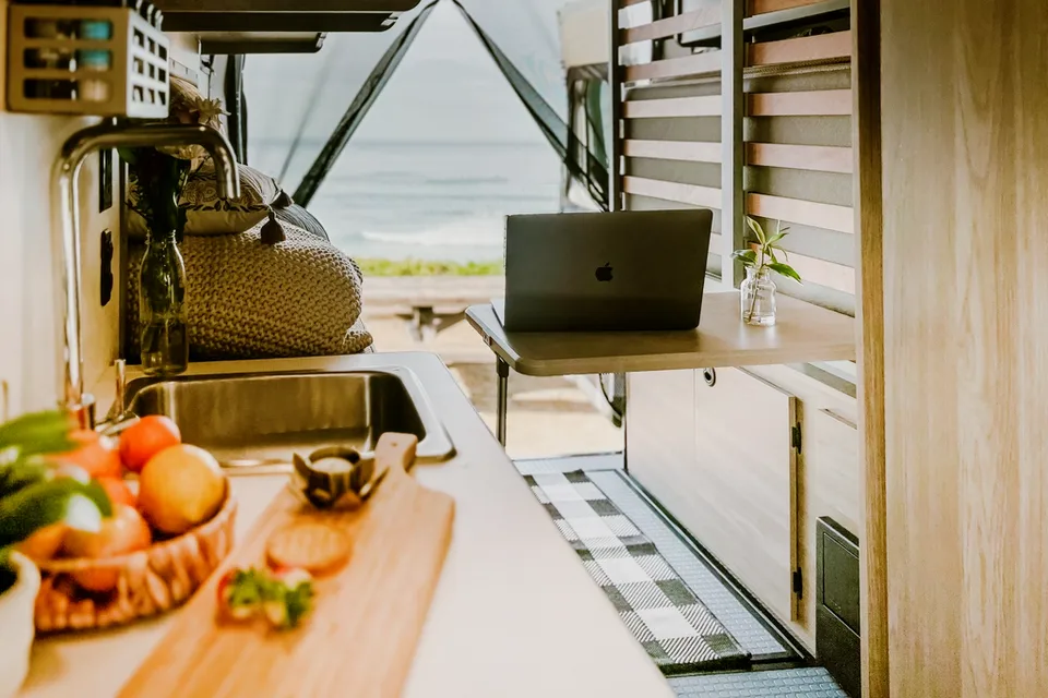 Beyond Glamping - Starlink Included - The Silver Spoon
